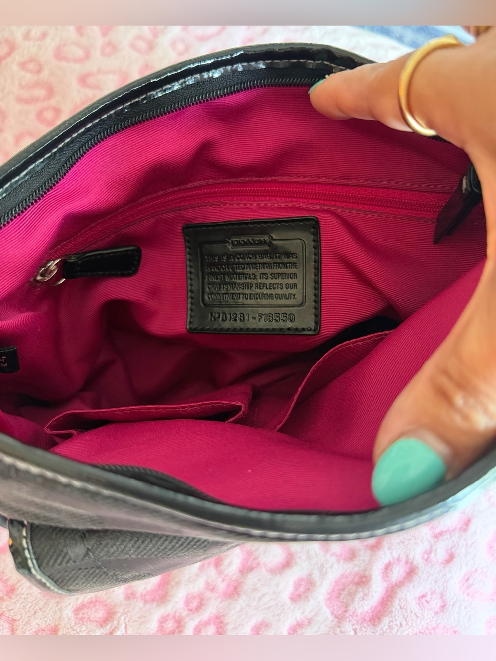 Coach Signature Crossbody Bag
Medium Black Y2K Jacquard Kyra - Picture 5 of 10